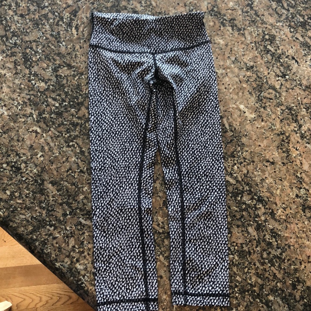Lululemon cropped pants